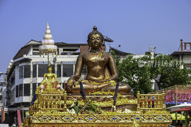 清迈宋干节，Phra Singh年度游行在Tha Phrae门，清迈，泰国